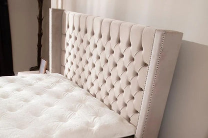 Lit coffre clouté velours